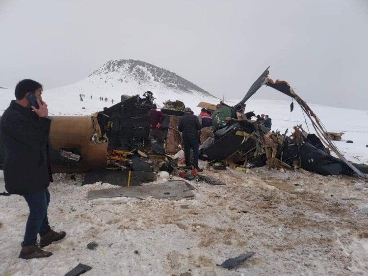 Bitlis’te askeri helikopter düştü