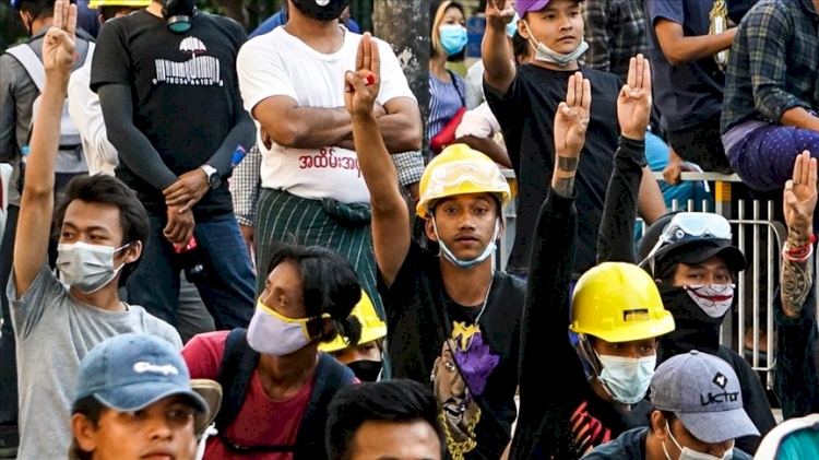 Tayland ve Vietnam, Myanmar'daki vatandaşlarını tahliye edecek