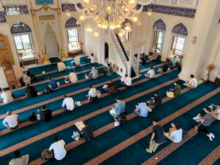 Salgın nedeniyle kapalı olan Tokyo Camii yeniden ibadete açıldı