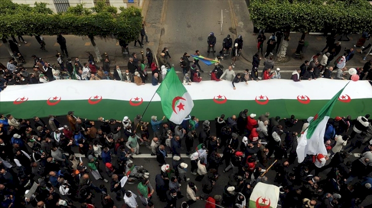 Cezayir'de köklü değişim talebiyle yeniden başlayan gösteriler devam ediyor