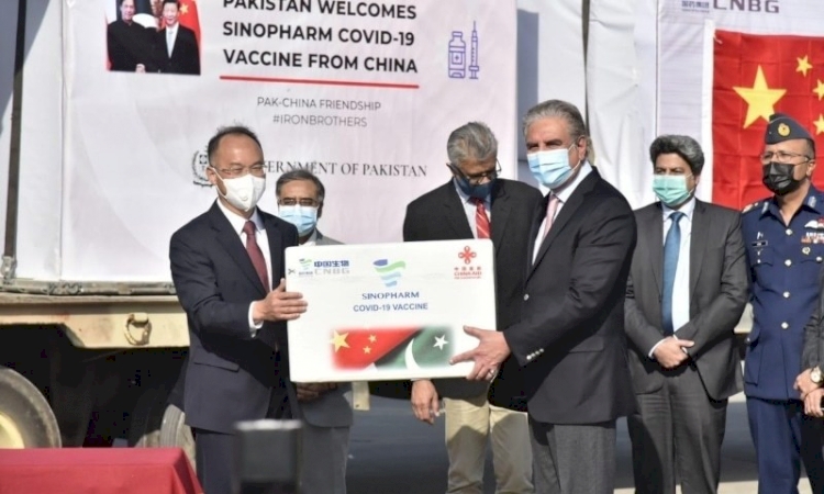 Çin'den Pakistan'a üçüncü kez 500 bin doz aşı taahhüdü