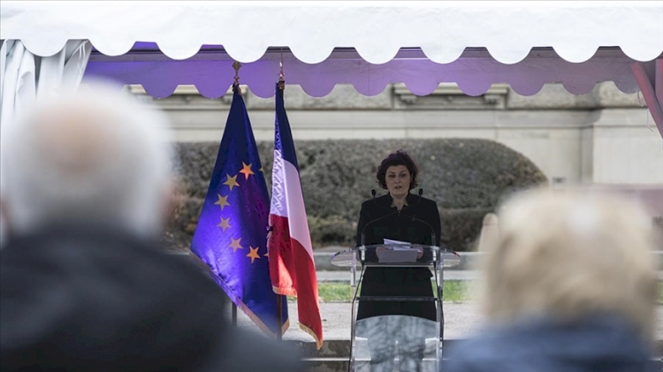 Strasbourg Belediye Başkanı, Eyüp Sultan Camisi'nin inşası için yapılan para yardımını savundu