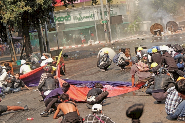 Myanmar'da darbe karşıtı protestolarda ölenlerin sayısı 320'ye çıktı