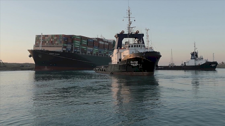 Uluslararası veriler Süveyş Kanalı’nda gemi geçişlerinin normal seyrettiğini teyit etti