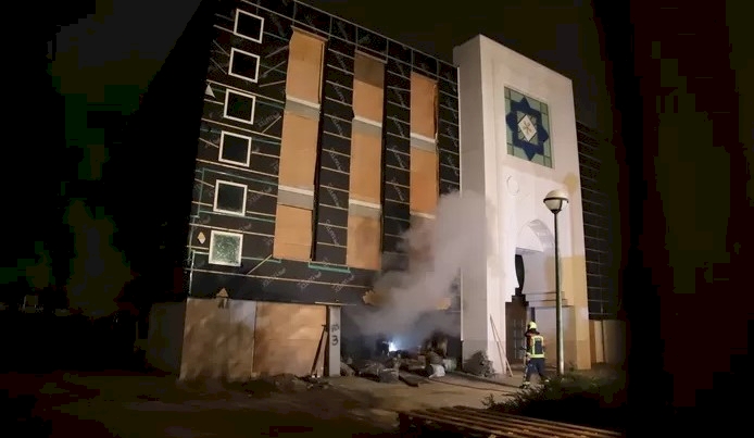 Hollanda'da Es-Selam Camii kundaklandı