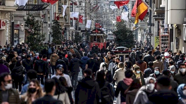 Türkiye'de günlük vaka sayısı 45 bine yaklaştı