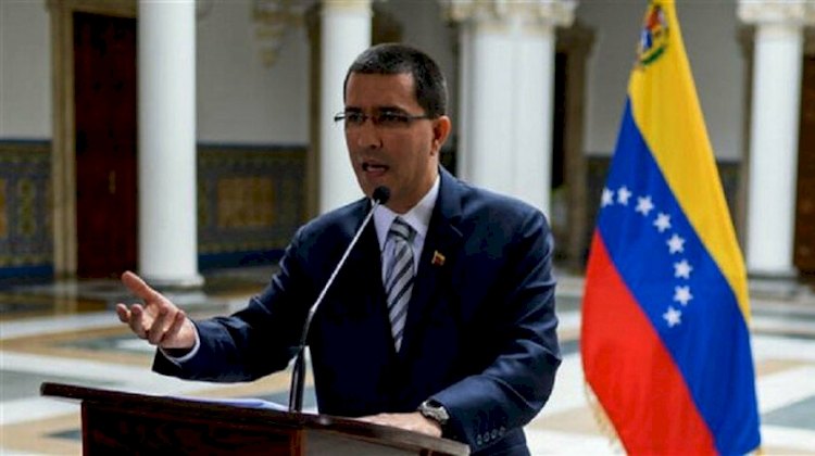 Venezuela, Kovid-19 aşısı almak için ABD ve İngiltere'den dondurduğu hesaplarının açılmasını istedi