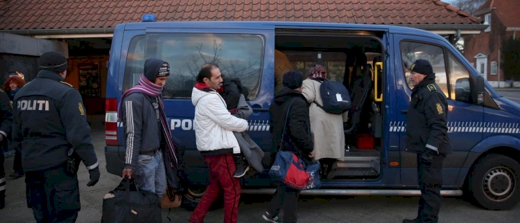 Danimarka Suriyeli mültecilerin oturma izinlerini kaldırıyor