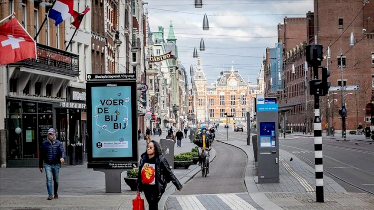 Hollanda'da salgın tedbirleri gevşetiliyor