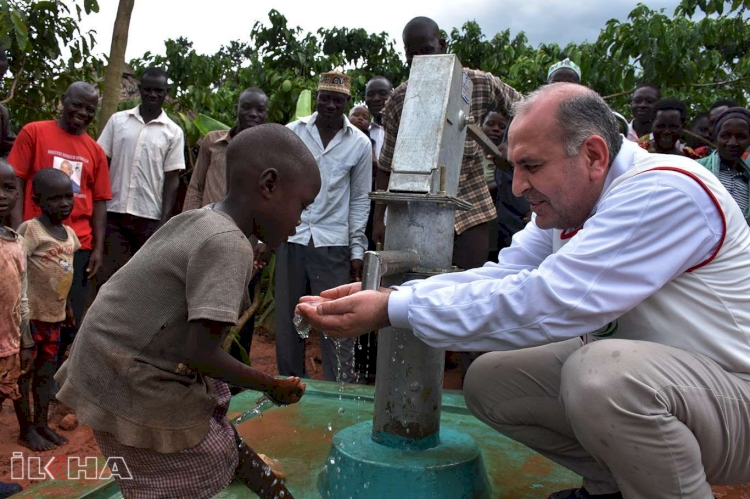 İHO-EBRAR'dan Uganda da su kuyusu açılışı