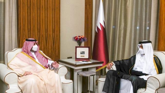 Katar Emiri Temim ile Suudi Arabistan Devlet Bakanı görüştü