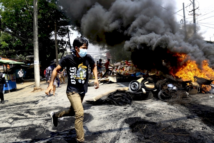 Myanmar'da düzenlenen bombalı saldırıda biri milletvekili 5 kişi hayatını kaybetti