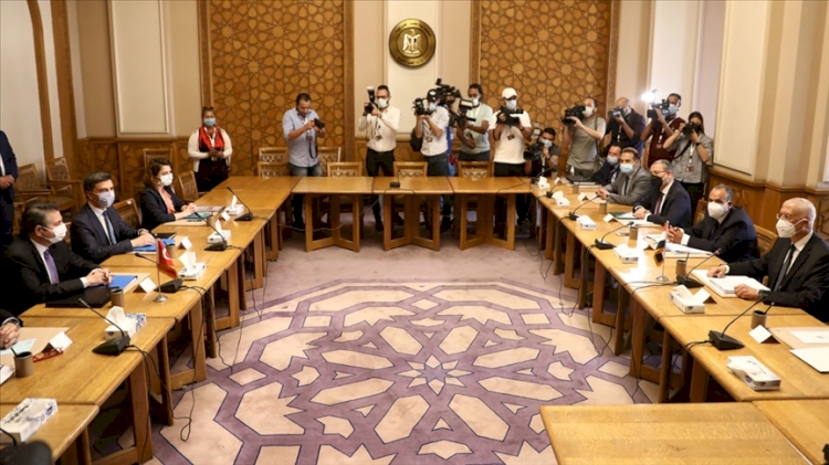 Türkiye ve Mısır dışişleri heyeti arasındaki siyasi istişareler Kahire'de başladı