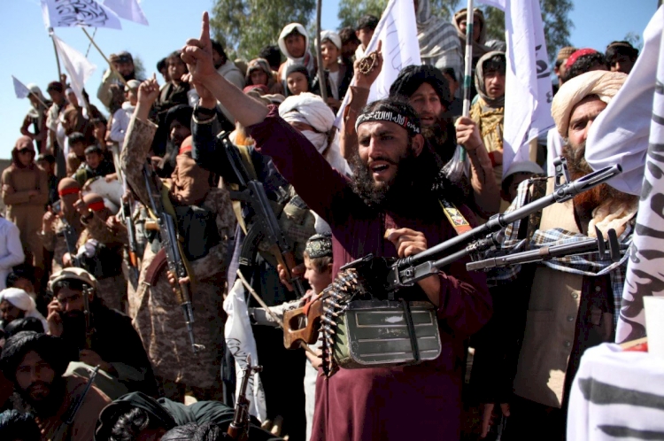 Taliban başkent Kabil yakınlarındaki bir karargahı ele geçirdi