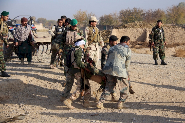 Afganistan'da çatışma: 2 polis şefi, 6 asker öldü