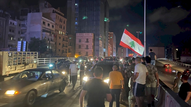 Lübnan’da ekonomik kriz ve hayat pahalılığı protesto edildi