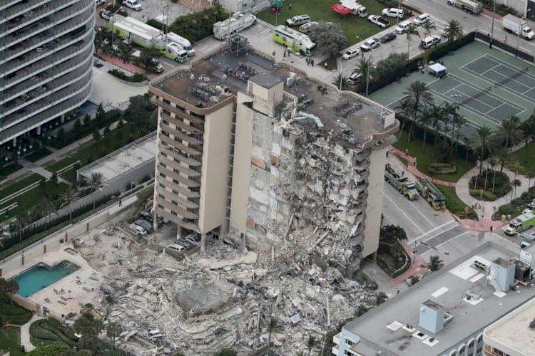 Miami'de çöken binada 90'dan fazla kişi enkaz altında