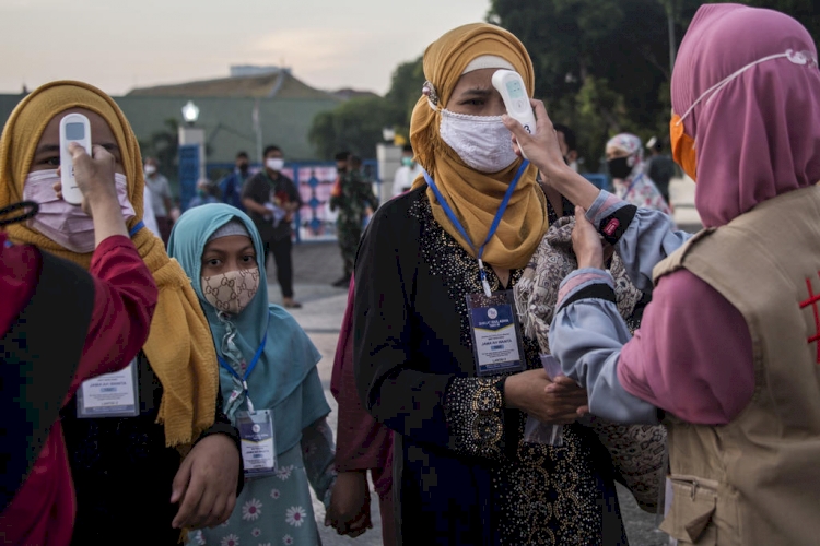 Endonezya'da rekor vaka sayıları: COVID-19 önlemleri sıkılaştırıldı