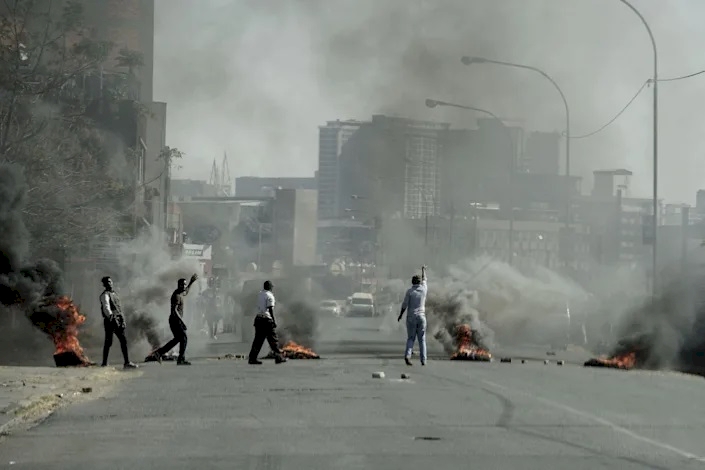 Güney Afrika'da Zuma'nın hapsedilmesi sonrası başlayan ayaklanma 4'üncü gününde