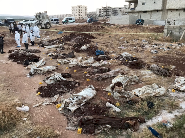 Afrin'de 35 kişinin gömüldüğü toplu mezar bulundu