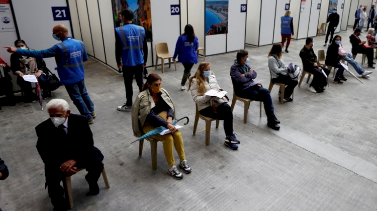 Avrupa ülkelerinde Kovid-19 vakaları artıyor, kısıtlamalar geri geliyor