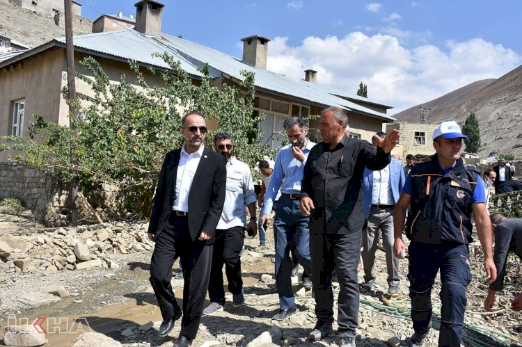 HÜDA PAR Genel Başkan Vekili Sağlam Van'da selde etkilenen vatandaşları ziyaret etti