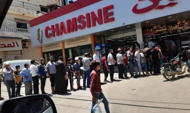 Lübnan'da halkın haftalardır süren benzin kuyrukları çilesine şimdi de ekmek kuyrukları eklendi