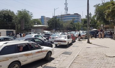 Afganistan'da Taliban'ın başkente girmesinin ardından yönetimin devri için müzakerelere başlanıyor