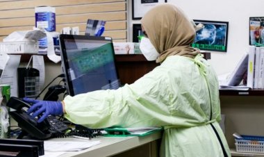 Singapur'da sağlık çalışanları başörtüsü takabilecek