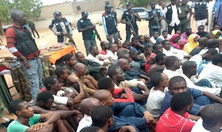 Nijerya'da silahlı çete üyesi 156 kişi yakalandı