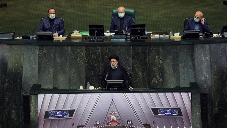 İran'da Cumhurbaşkanı Reisi'nin sunduğu kabine bir isim dışında güvenoyu aldı