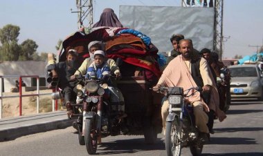 Kabil Havalimanı kapalı olduğu için binlerce kişi kara sınır kapılarına yöneldi