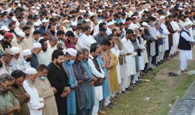 Pakistan'da Keşmirli lider Geylani için gıyabi cenaze namazı kılındı