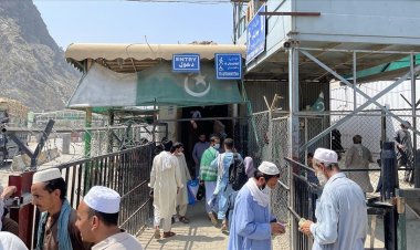 Taliban, Pakistan-Afganistan arasındaki Torkham sınırından yaya geçişlerini durdurdu