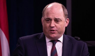 İngiliz Savunma Bakanı Wallace: Fransa'ya 'sinsilik' yapmadık