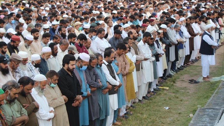 Pakistan'da Keşmirli lider Geylani için gıyabi cenaze namazı kılındı