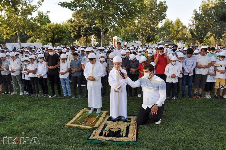 Batman’da binlerce çocuk namazla tanışmanın sevincini yaşadı