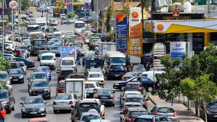 Lübnan'da güvenlik zafiyeti ve benzin kıtlığı nedeniyle akaryakıt istasyonlarının yüzde 90'ı kapalı