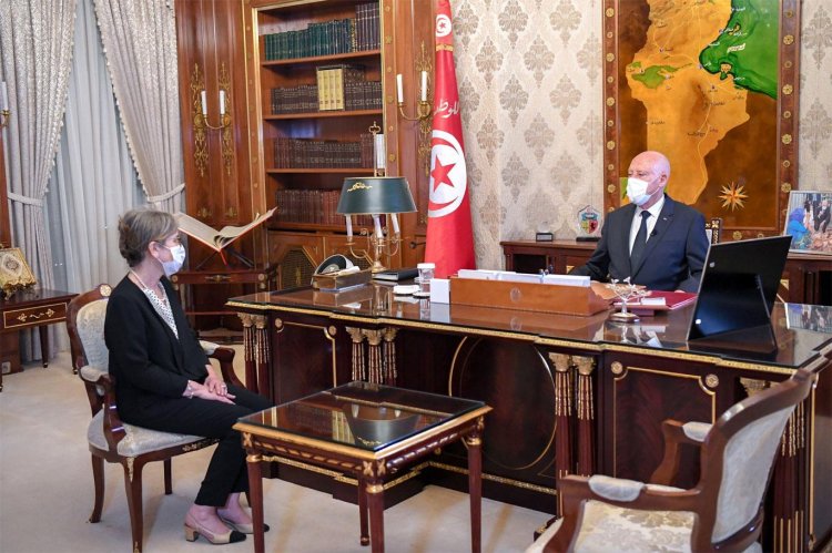 Tunus'ta hükümet kurma görevi ilk kez bir kadına verildi