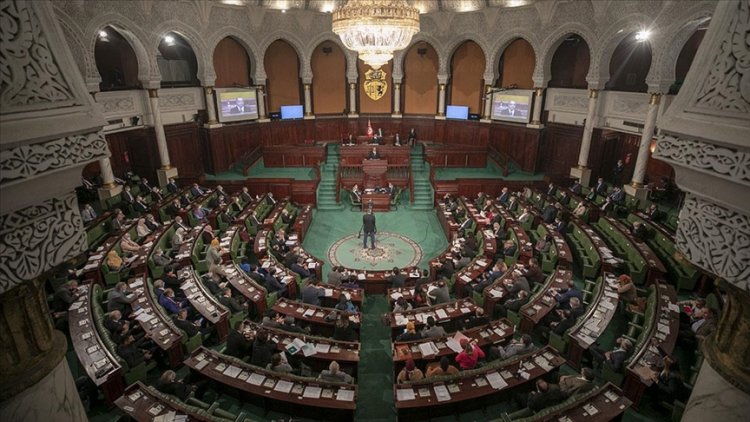 Tunus meclisi, Cumhurbaşkanı Said'in olağanüstü yetkileri elinde toplamasını reddetti