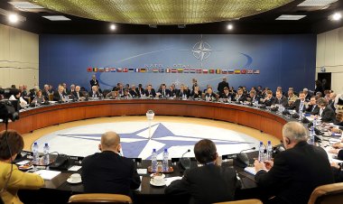 NATO Rusya misyonunda akredite 8 subay casusluk suçlaması ile organizasyondan atıldı
