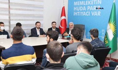 HÜDA PAR Genel Başkanı Yapıcıoğlu gençlerle bir araya geldi