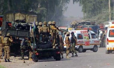 Pakistan'da güvenlik güçlerine bombalı saldırı: 6 ölü