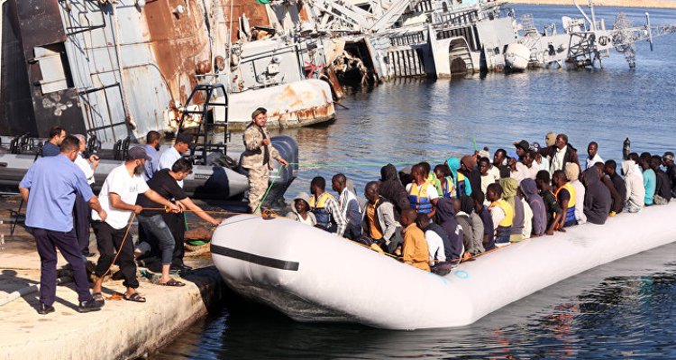 Tunus açıklarında 340 düzensiz göçmen kurtarıldı
