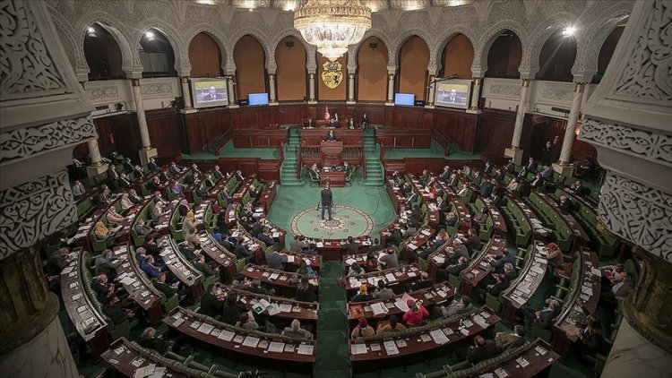 AB: Tunus'ta meclis süresiz olarak kapalı kalamaz