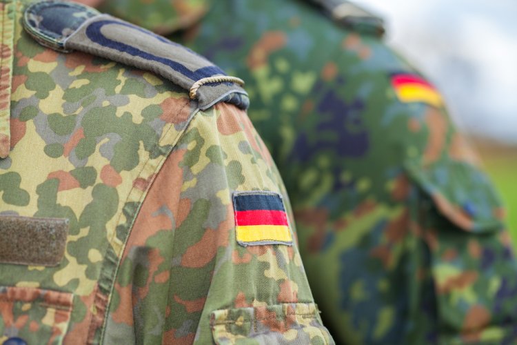 Almanya'da iki eski asker terör örgütü kurmaya teşebbüs suçlamasıyla gözaltına alındı
