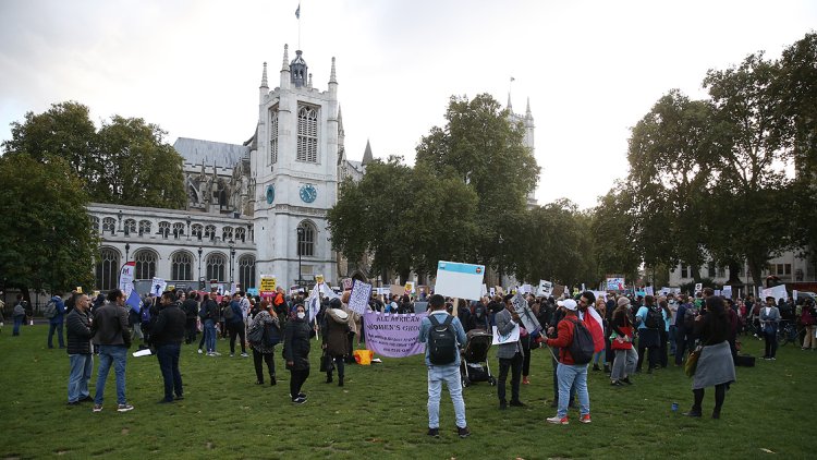 İngiltere'de 'mülteci karşıtı yasa tasarısı' protesto edildi
