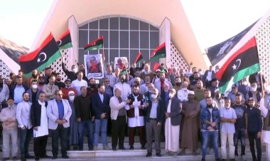 Seyfülislam Kaddafi'nin adaylık başvurusu protesto edildi