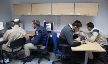 'Batı Şeria ve Gazze'de gerçekleşen her telefon görüşmesini dinliyoruz'