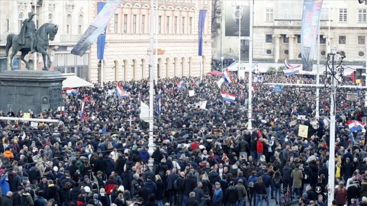 Hırvatistan'da 10 binden fazla kişi Kovid-19 tedbirlerini protesto etti